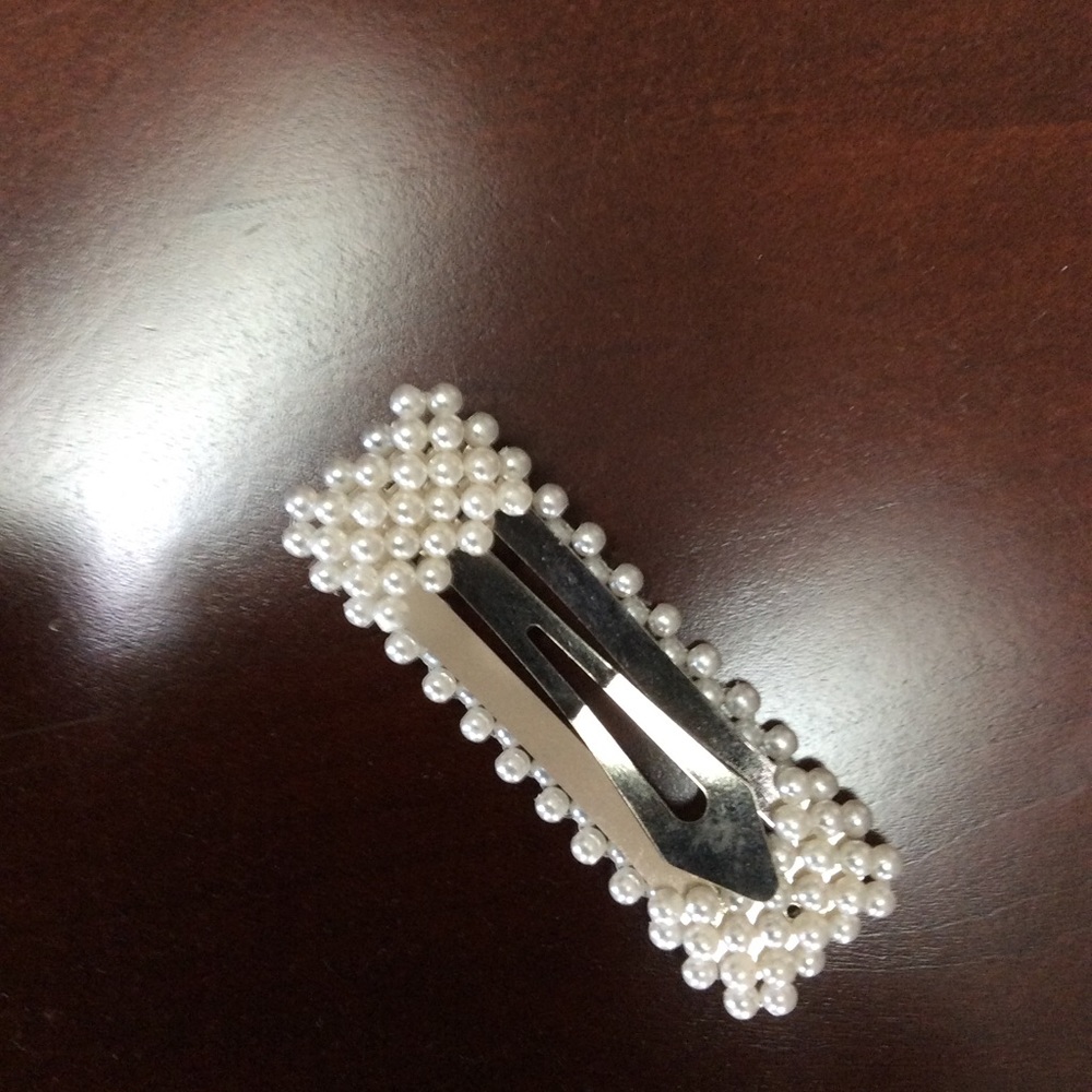 Pearl Hair Clip - Picture 2 of 4